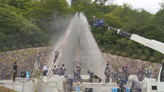 群馬・上野村「慰霊の園」　日航グループ社員が清掃活動