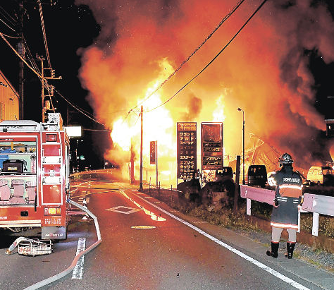 住宅兼工場を全焼　群馬・沼田市