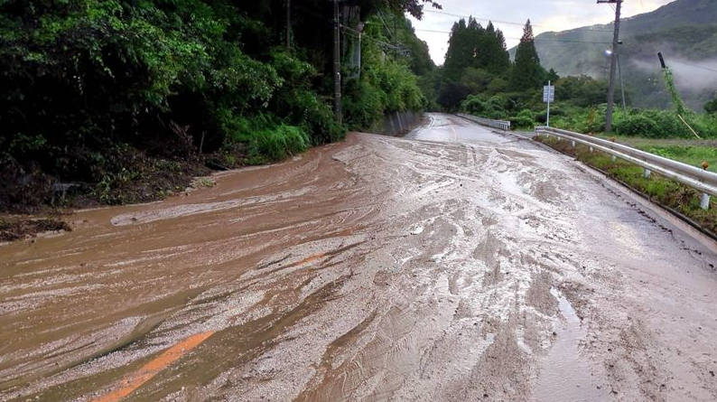 国道122号で土砂流出　2カ所が一時片側通行に　群馬・みどり市