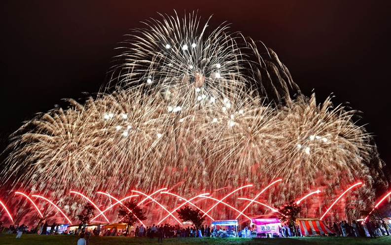 利根川の空に10000発　伊勢崎・本庄・深谷の3市が初の花火大会