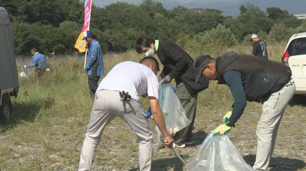 利根川河川敷で清掃活動　海に流れ出るごみを減らそう　群馬・前橋市