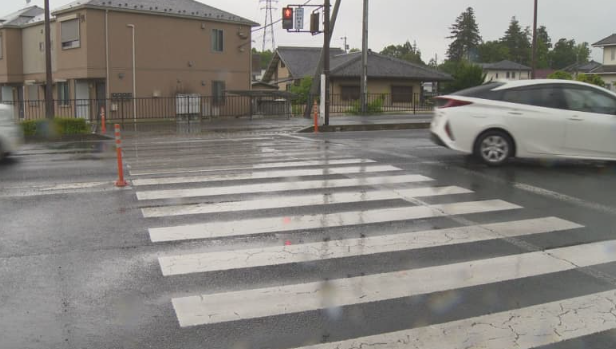 登校中に車にはねられ児童２人軽傷　群馬・桐生市