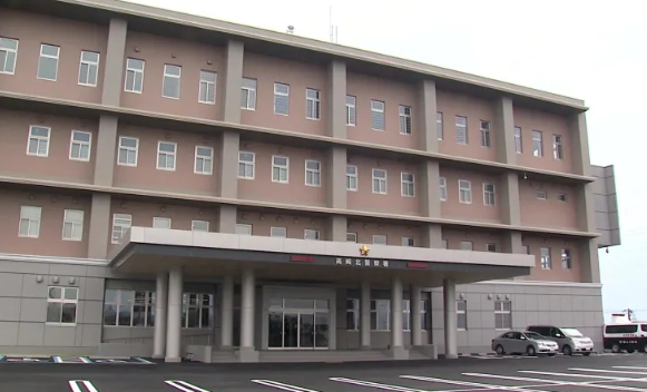 施設の更衣室にスマホ　盗撮疑いで職員の男逮捕　群馬・高崎北署