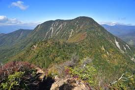 栃木と群馬の県境にある皇海山 東京の７４歳男性が滑落し死亡